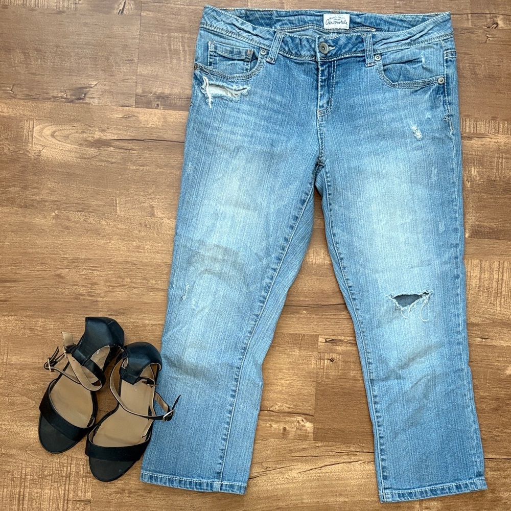 Aeropostale Light Blue Distressed Cropped Jeans